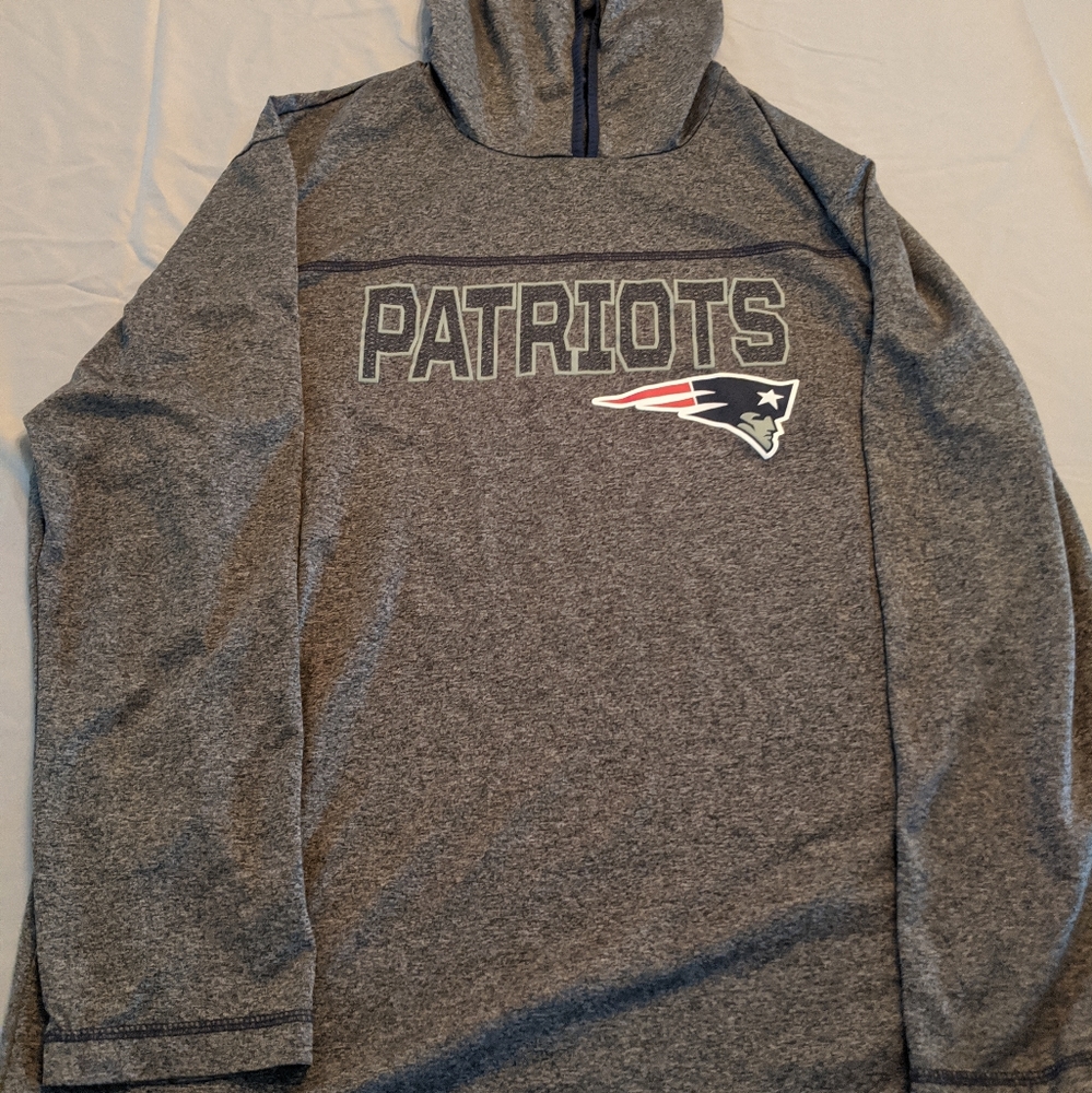 Women's Patriots pullover with hood